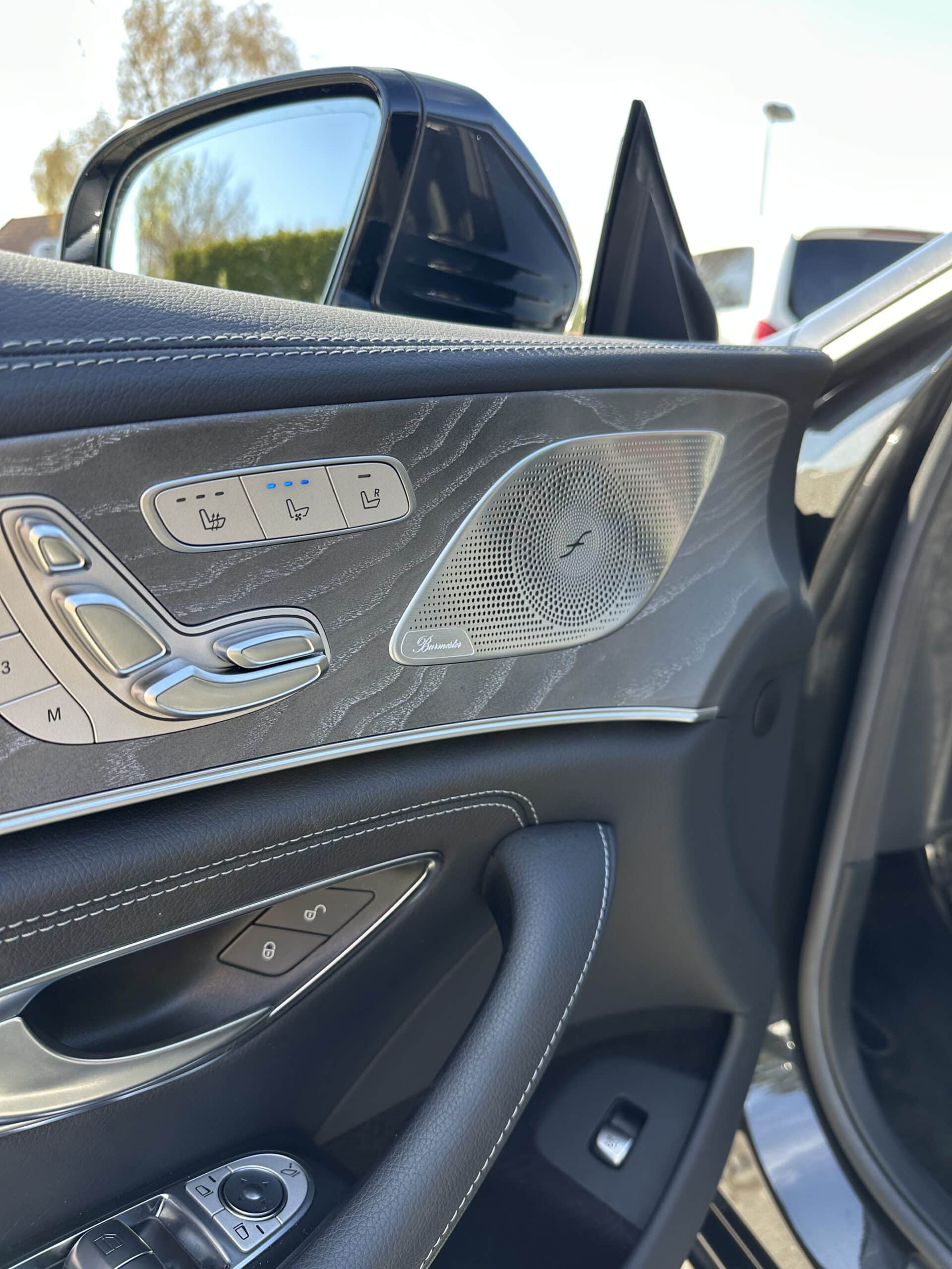
								Mercedes-Benz CLS 400 d 4Matic AMG Distr SHD Burmester HeadUp full									