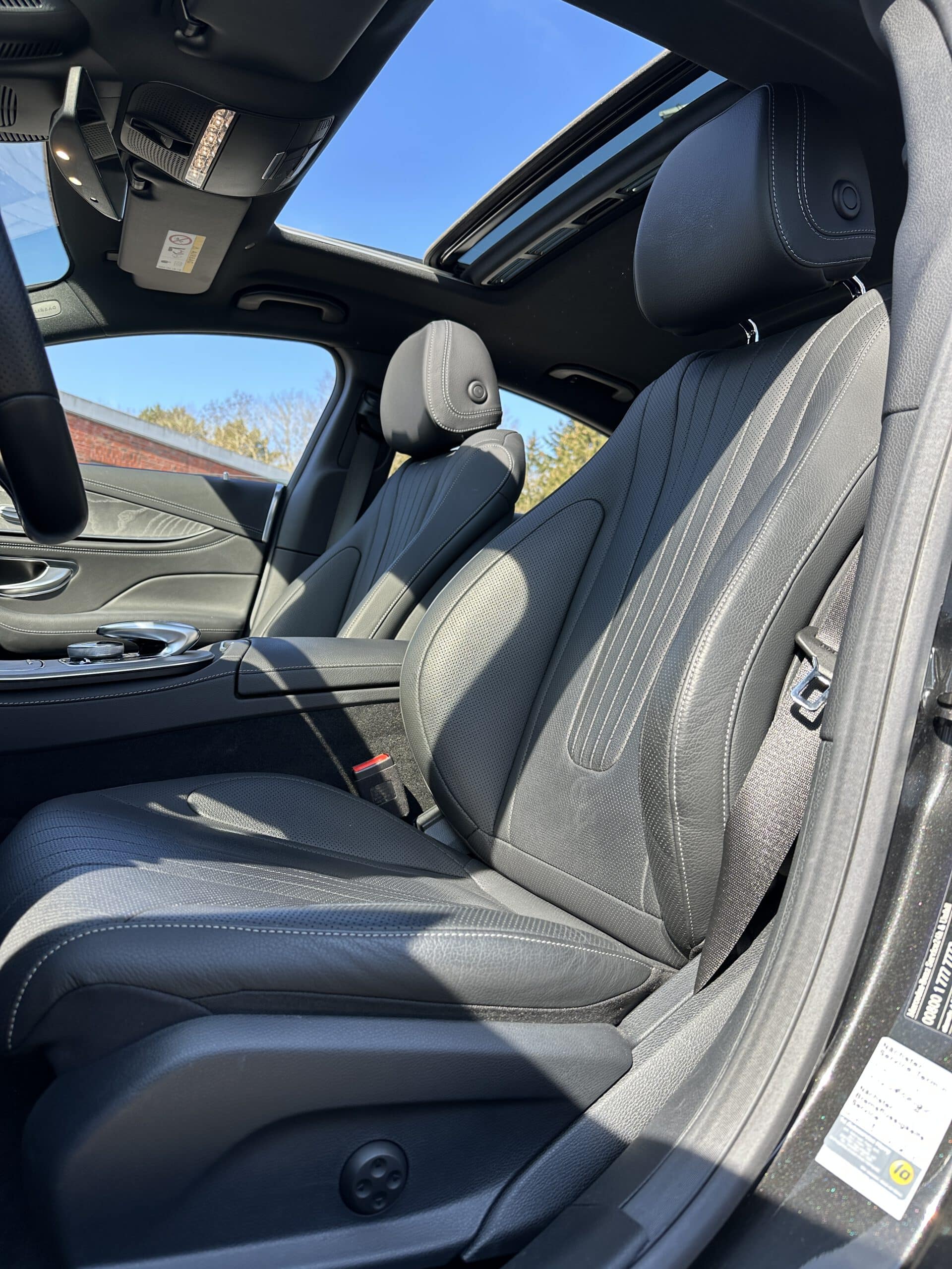 
								Mercedes-Benz CLS 400 d 4Matic AMG Distr SHD Burmester HeadUp full									