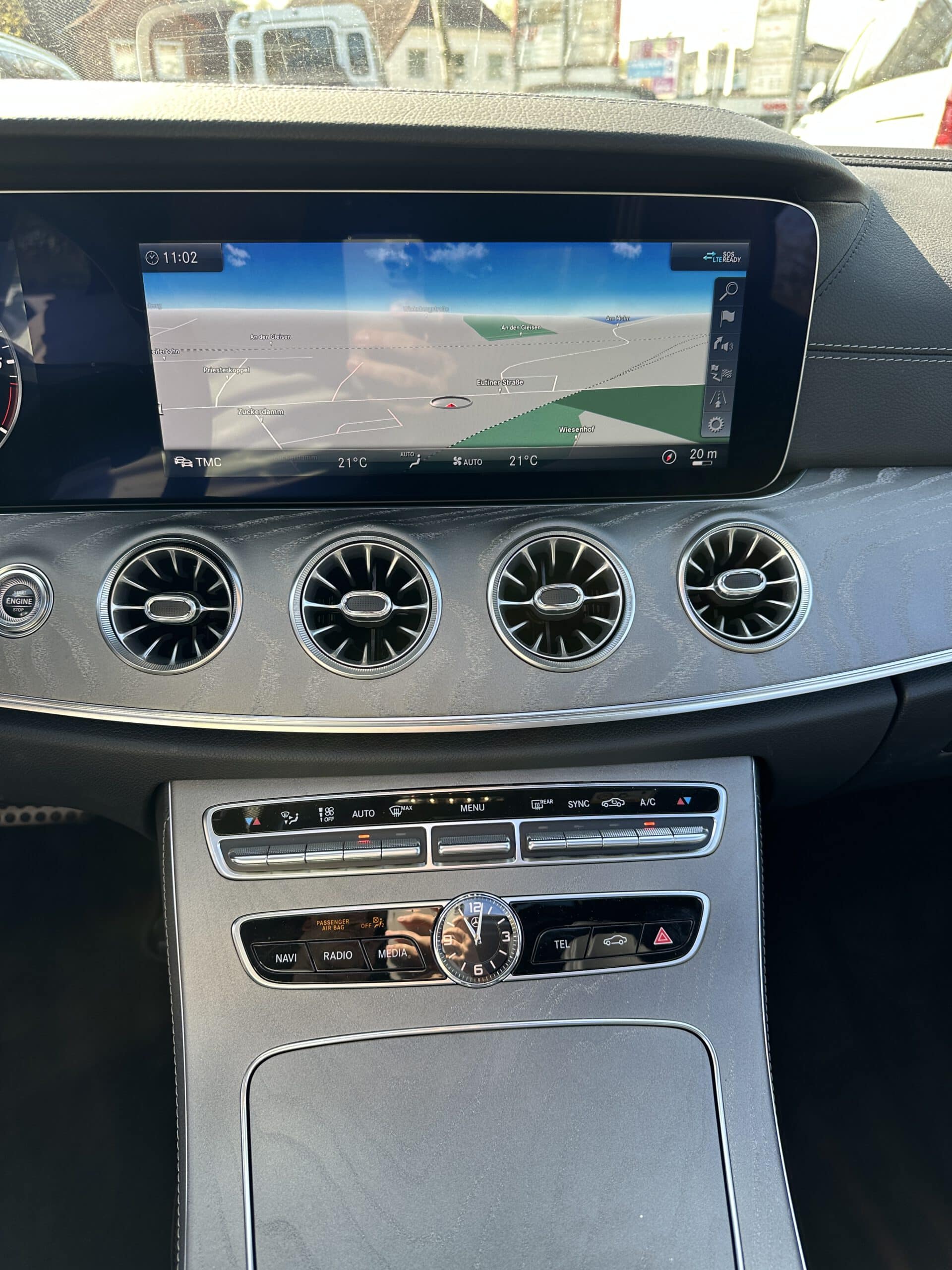 
								Mercedes-Benz CLS 400 d 4Matic AMG Distr SHD Burmester HeadUp full									