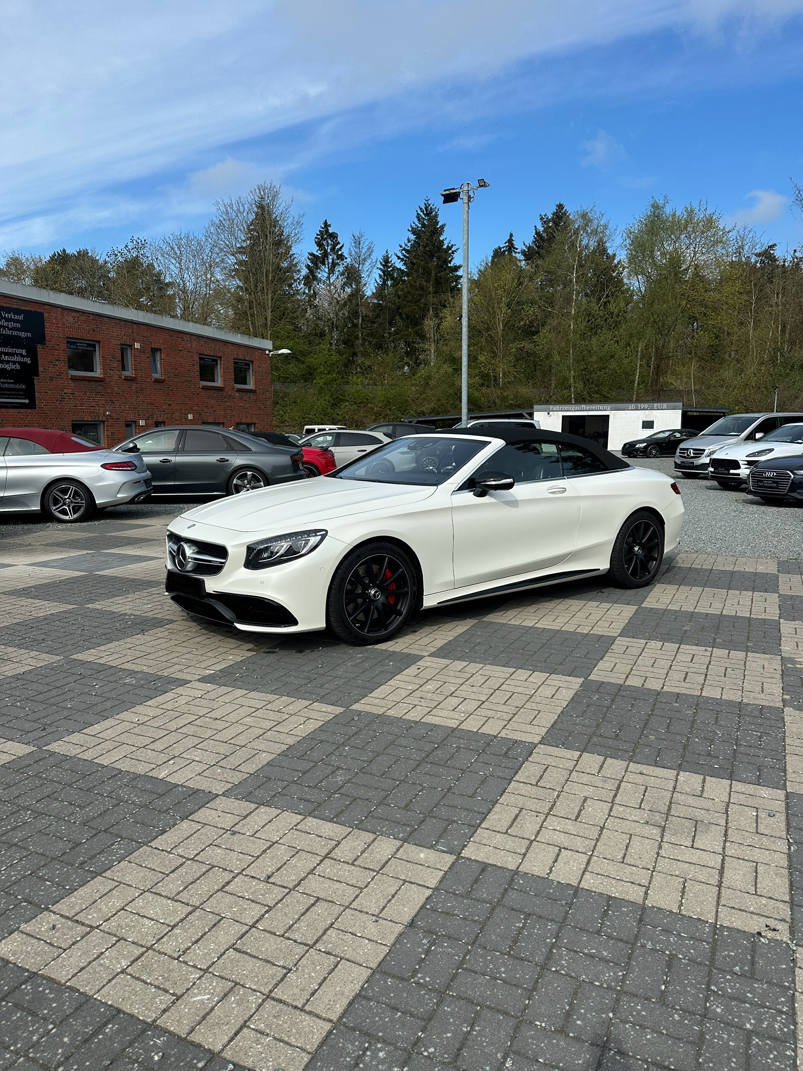 
								Mercedes-Benz S 63 AMG 4Matic Cabriolet 1.Hd Driver’s Package Swarowski full									