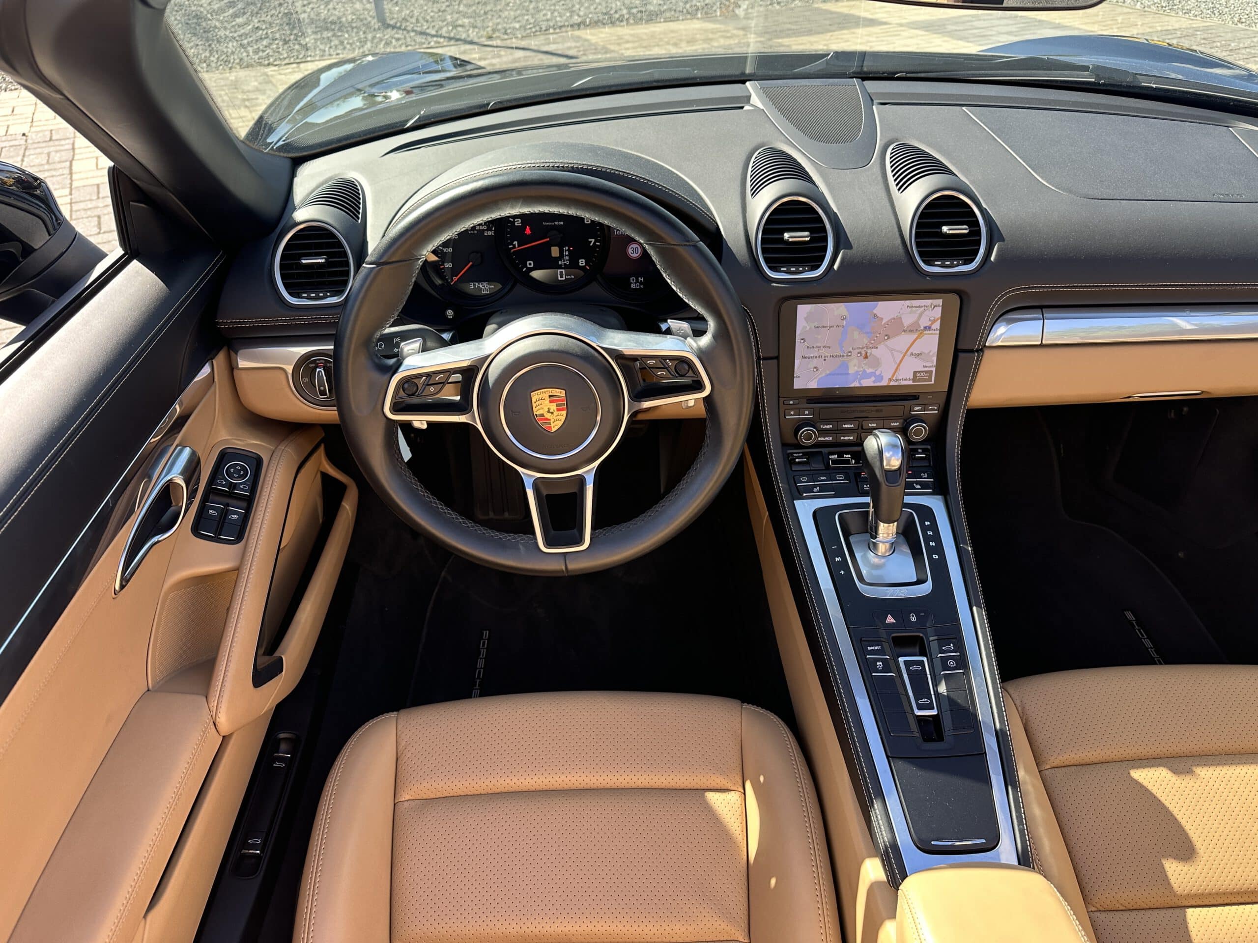 
								Porsche Boxster 2.0 PDK Leder beige 20 Zoll BOSE Navi full									
