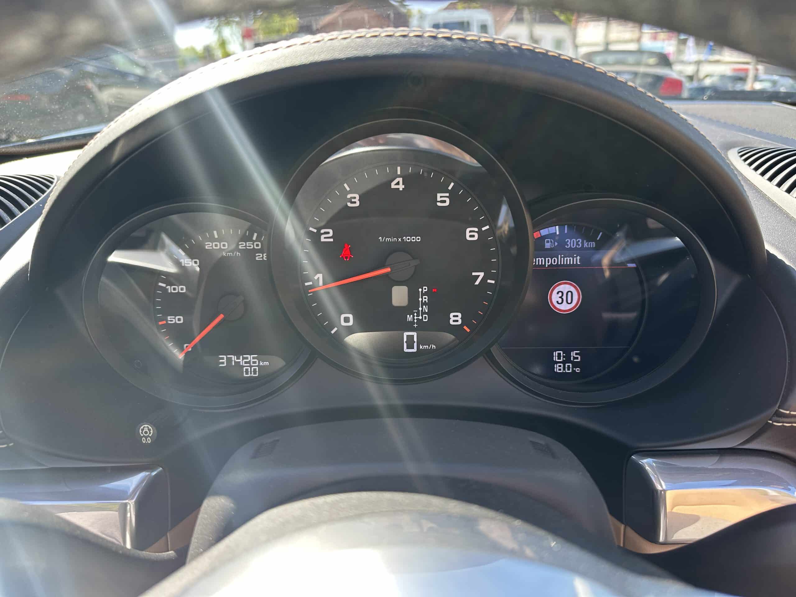 
								Porsche Boxster 2.0 PDK Leder beige 20 Zoll BOSE Navi full									