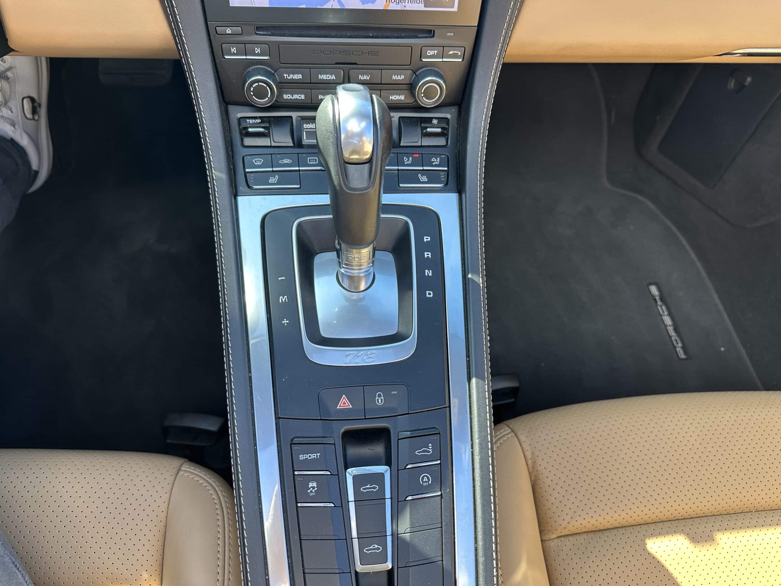 
								Porsche Boxster 2.0 PDK Leder beige 20 Zoll BOSE Navi full									