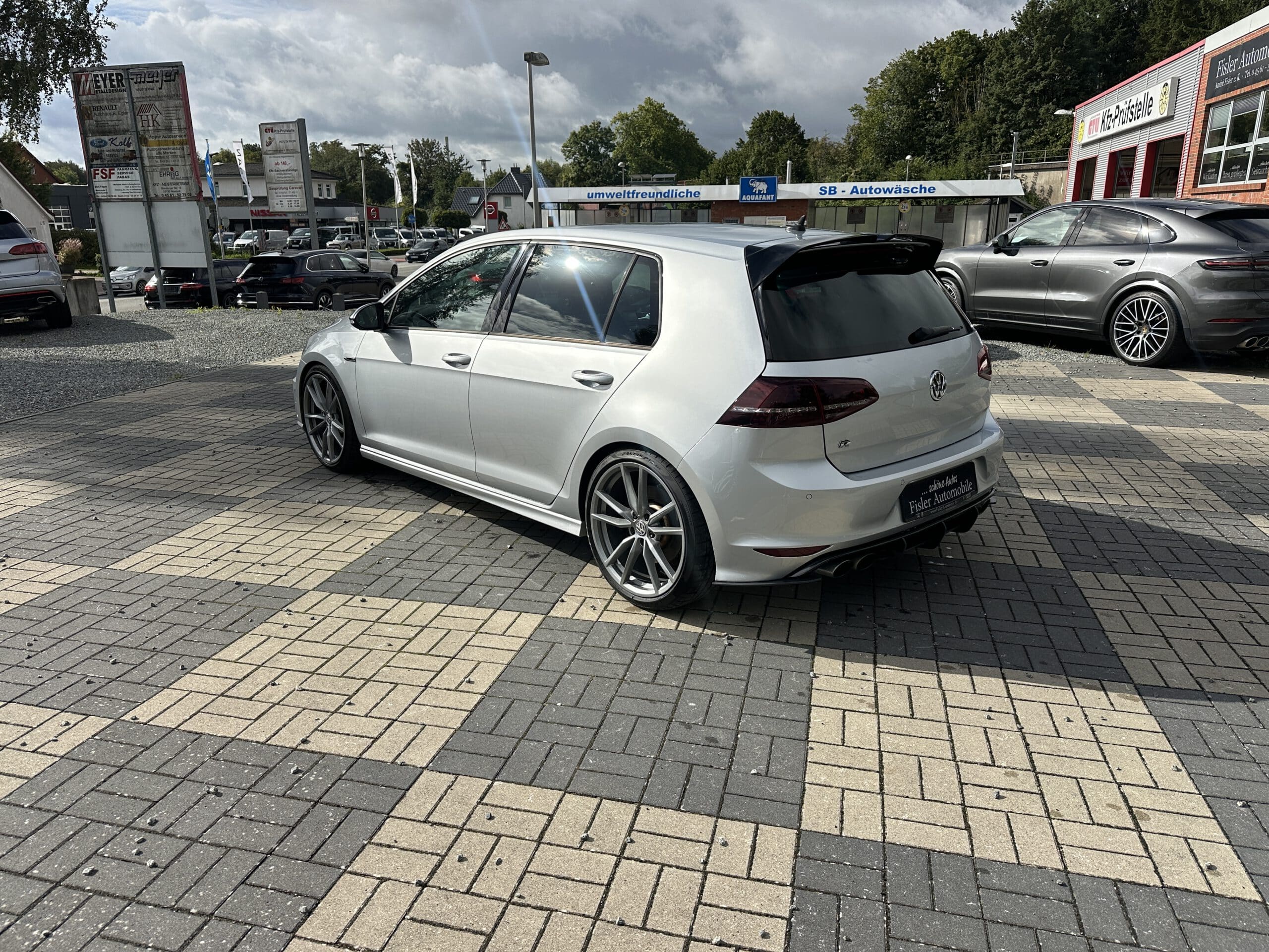 
								Volkswagen Golf VII R 4Motion Navi Business 19 Zoll mit Tuningpaket full									