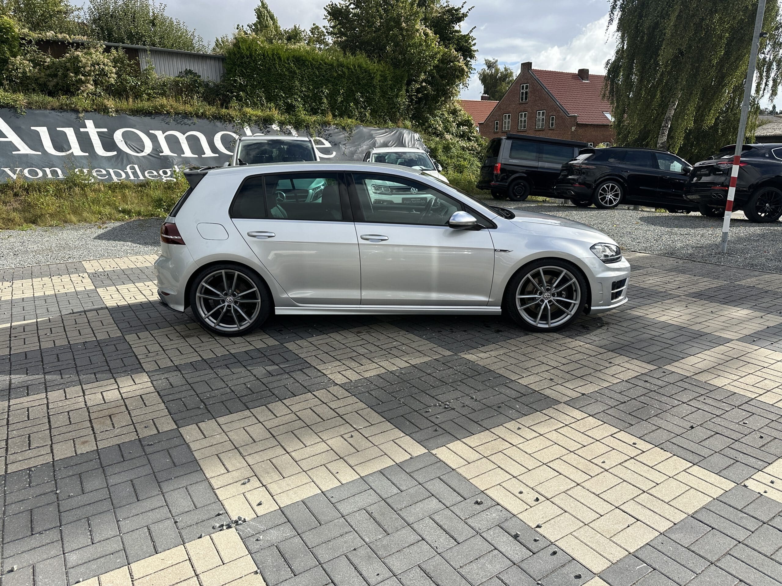 
								Volkswagen Golf VII R 4Motion Navi Business 19 Zoll mit Tuningpaket full									