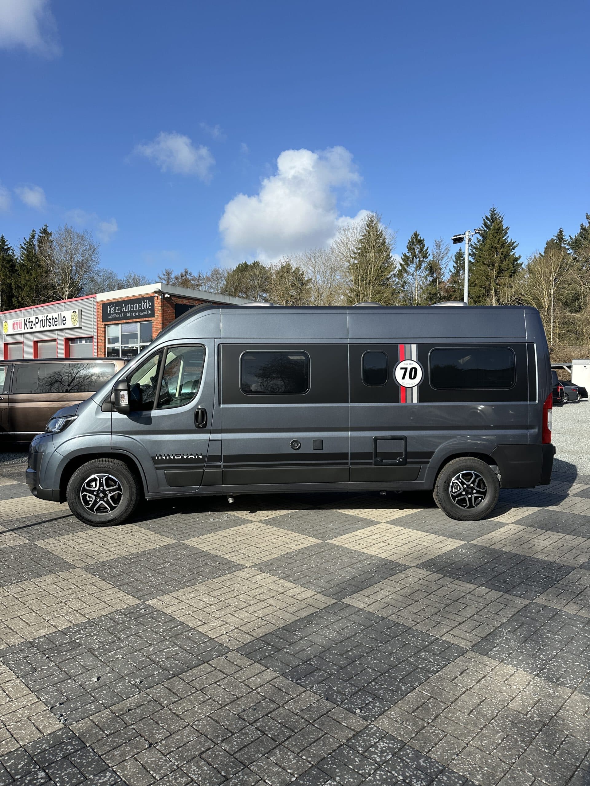 
								LMC INNOVAN 600 Fiat Automatik ACC Irongrey Dusche WC full									