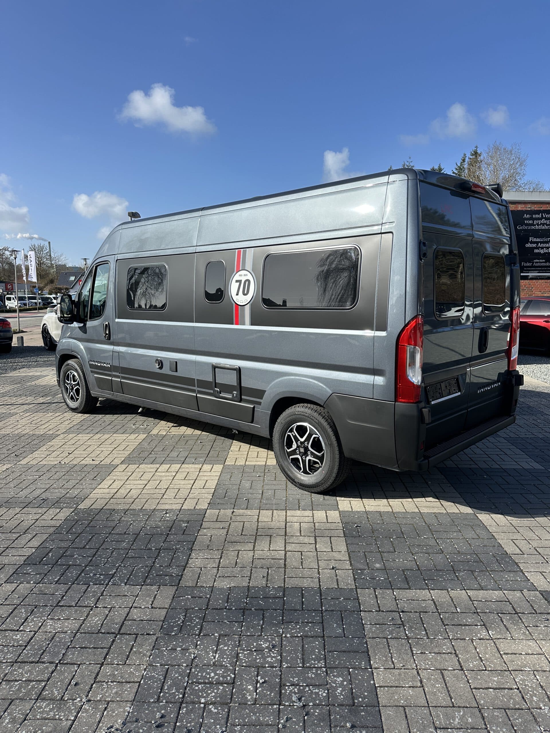 
								LMC INNOVAN 600 Fiat Automatik ACC Irongrey Dusche WC full									