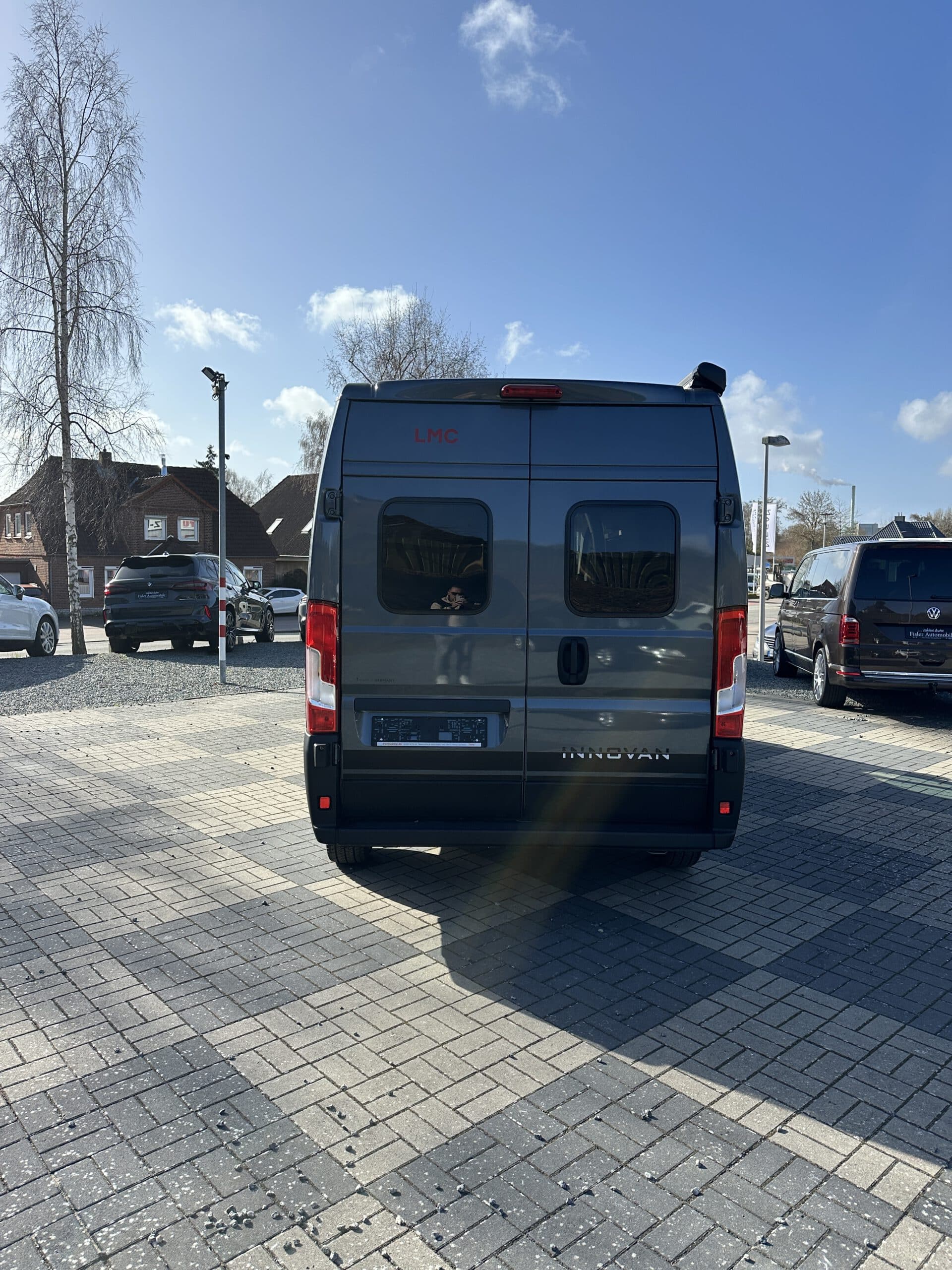 
								LMC INNOVAN 600 Fiat Automatik ACC Irongrey Dusche WC full									