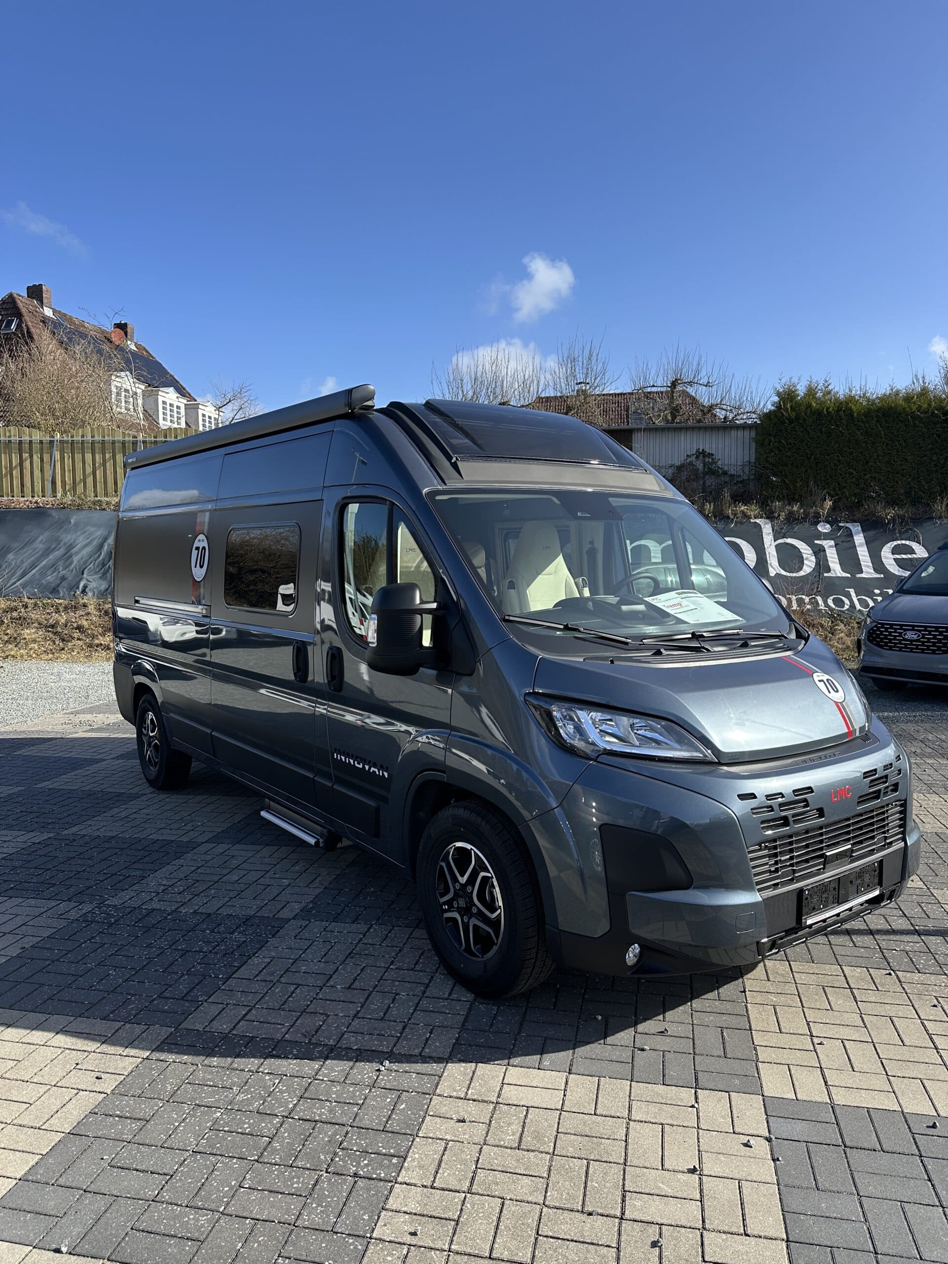 
								LMC INNOVAN 600 Fiat Automatik ACC Irongrey Dusche WC full									