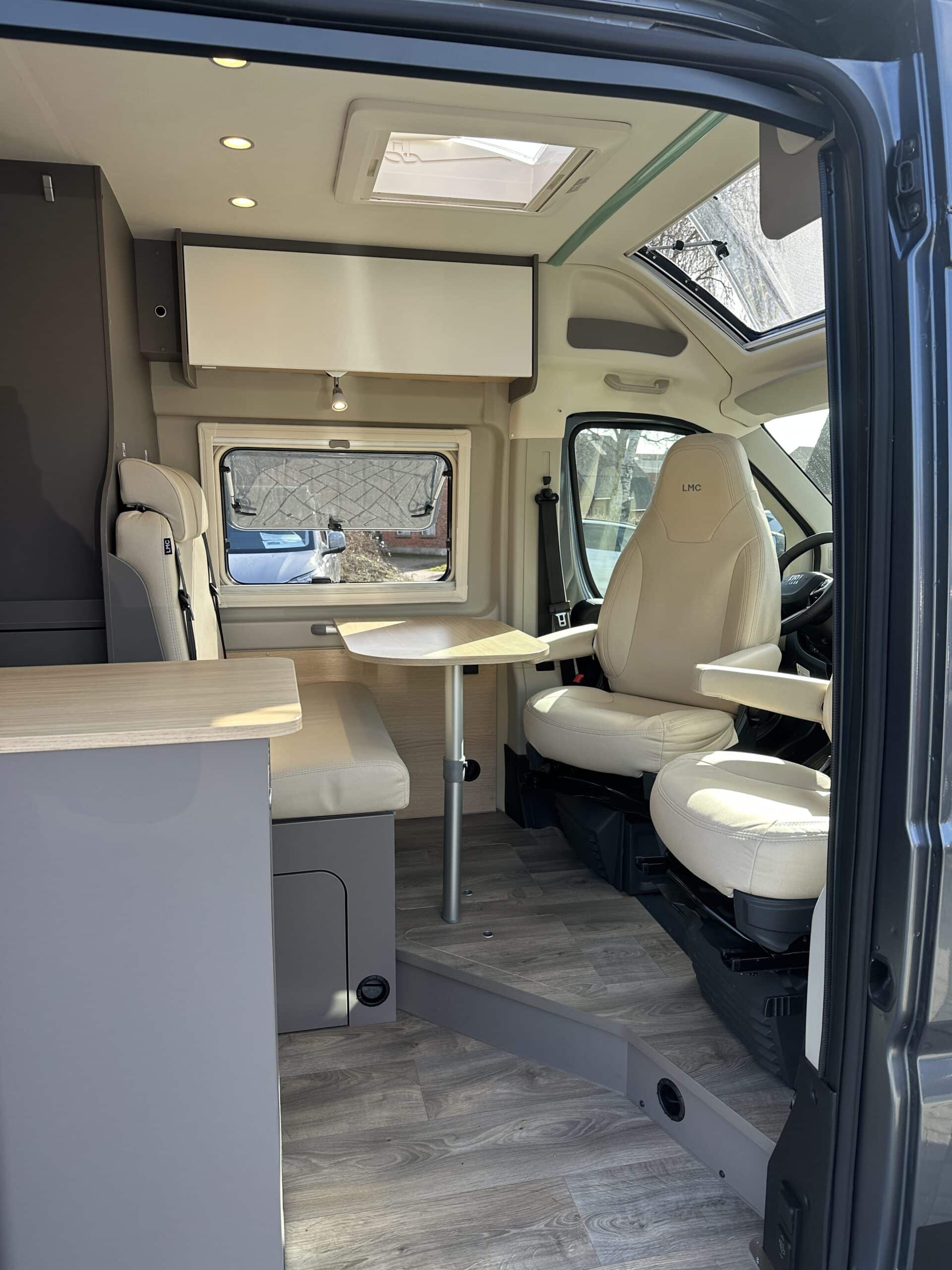 
								LMC INNOVAN 600 Fiat Automatik ACC Irongrey Dusche WC full									