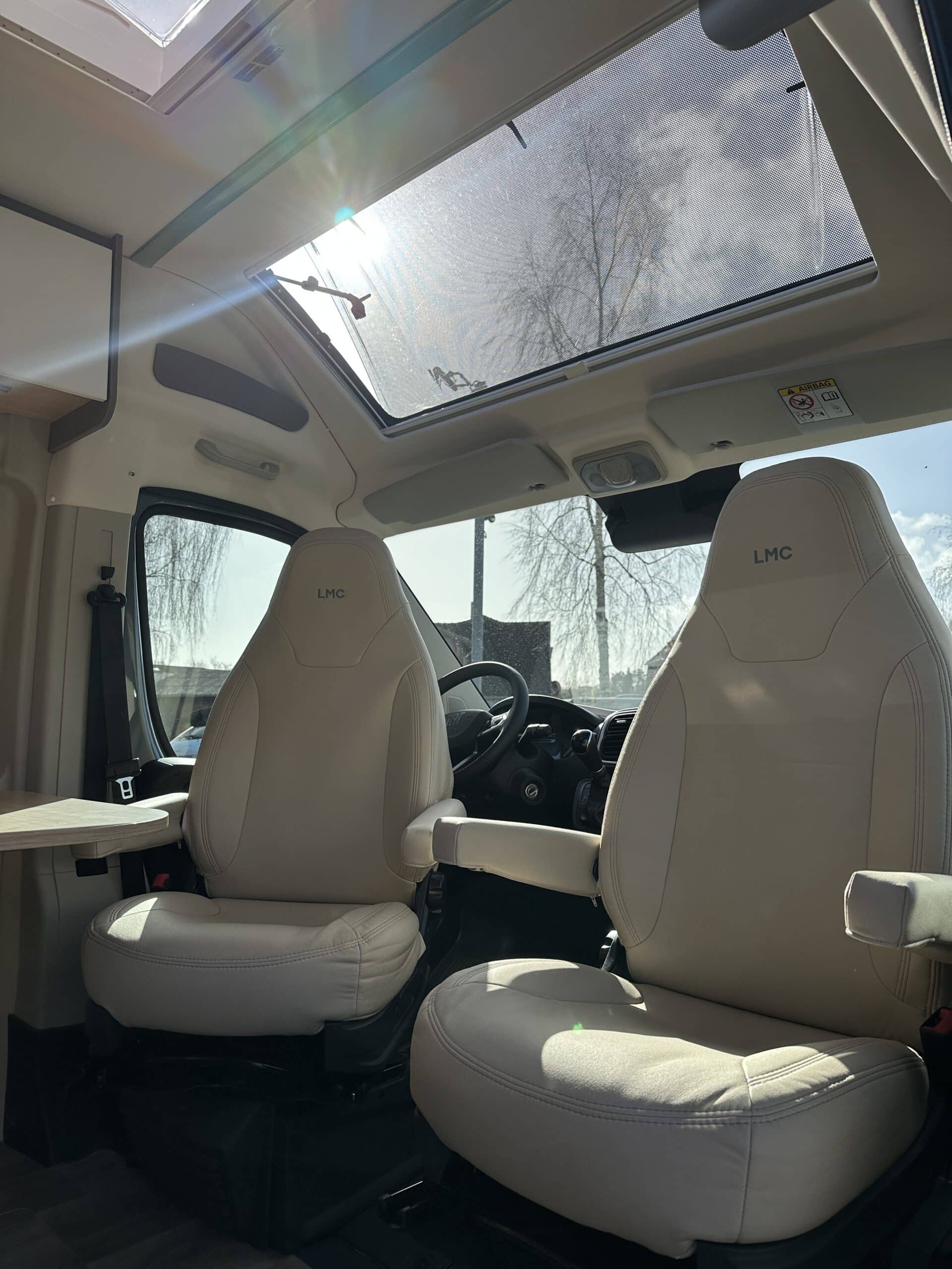 
								LMC INNOVAN 600 Fiat Automatik ACC Irongrey Dusche WC full									