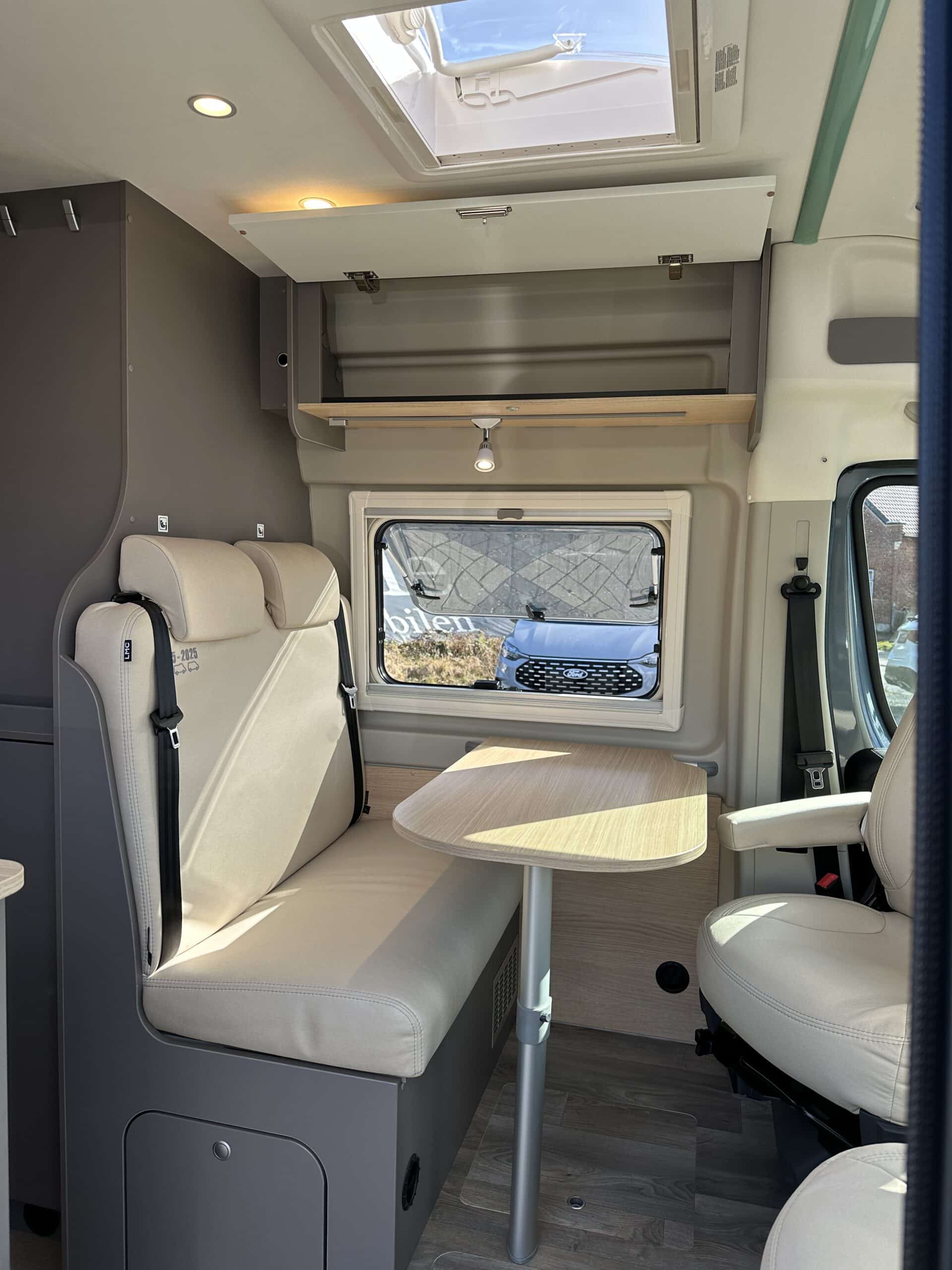
								LMC INNOVAN 600 Fiat Automatik ACC Irongrey Dusche WC full									