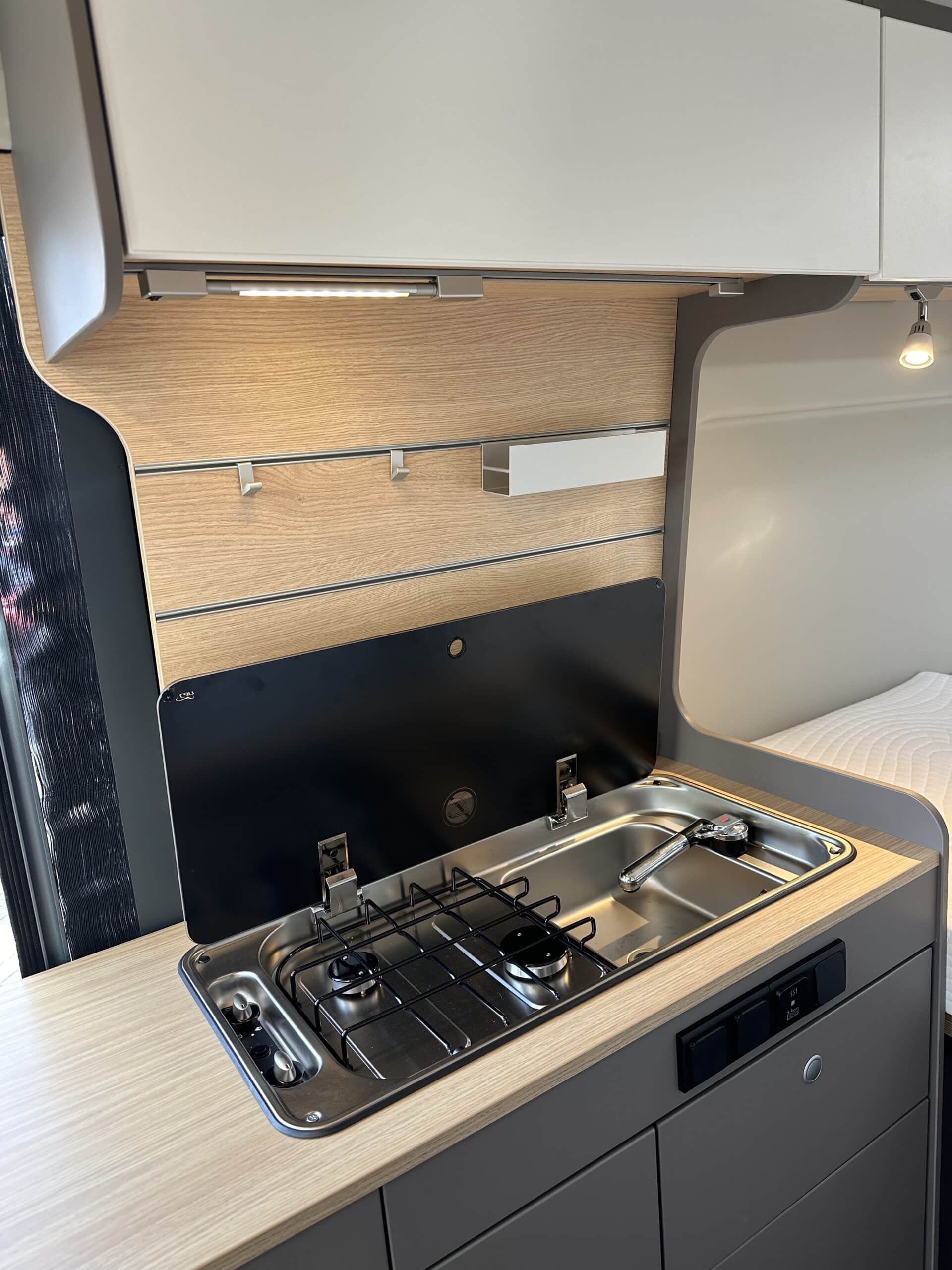 
								LMC INNOVAN 600 Fiat Automatik ACC Irongrey Dusche WC full									