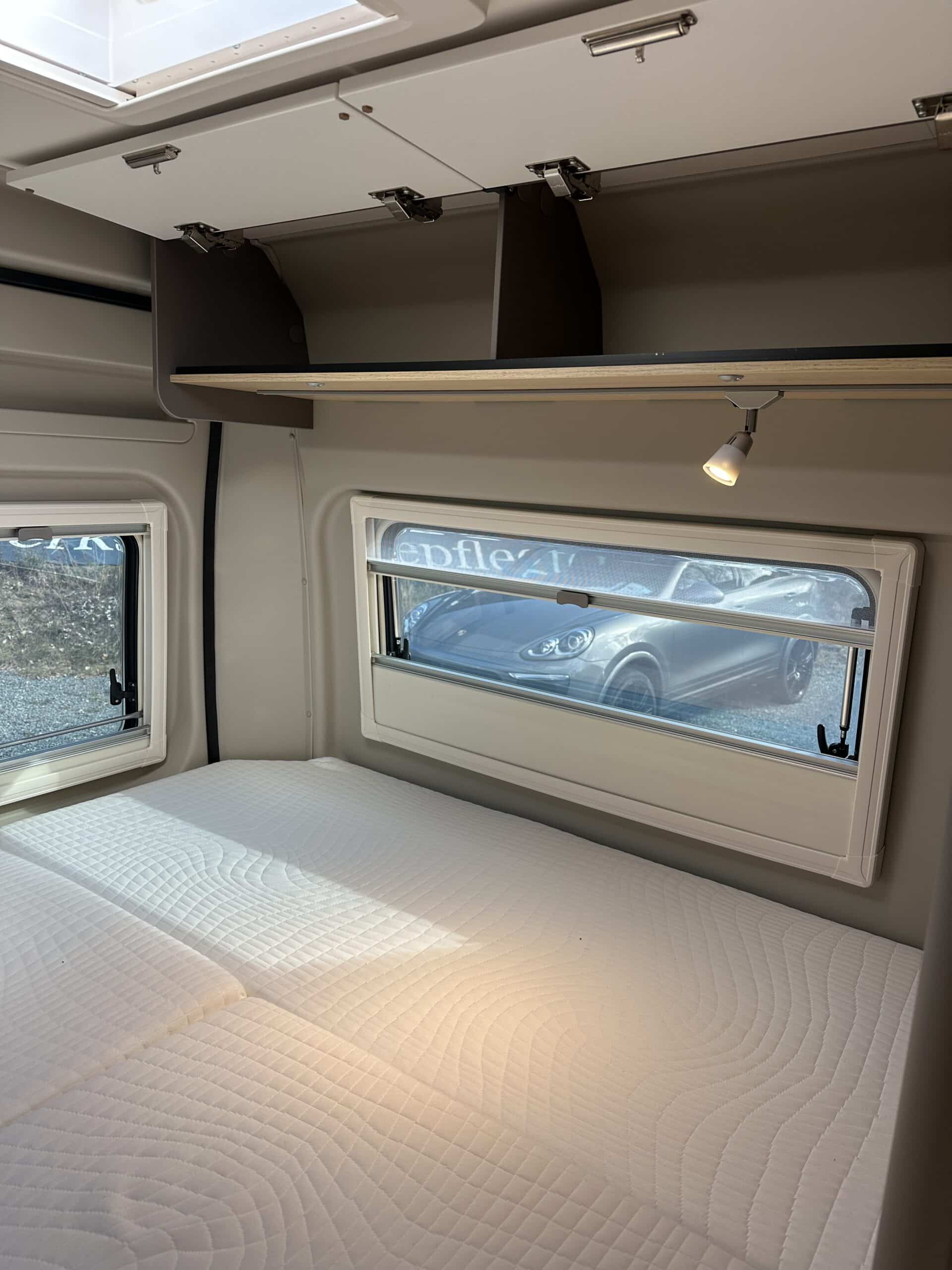 
								LMC INNOVAN 600 Fiat Automatik ACC Irongrey Dusche WC full									