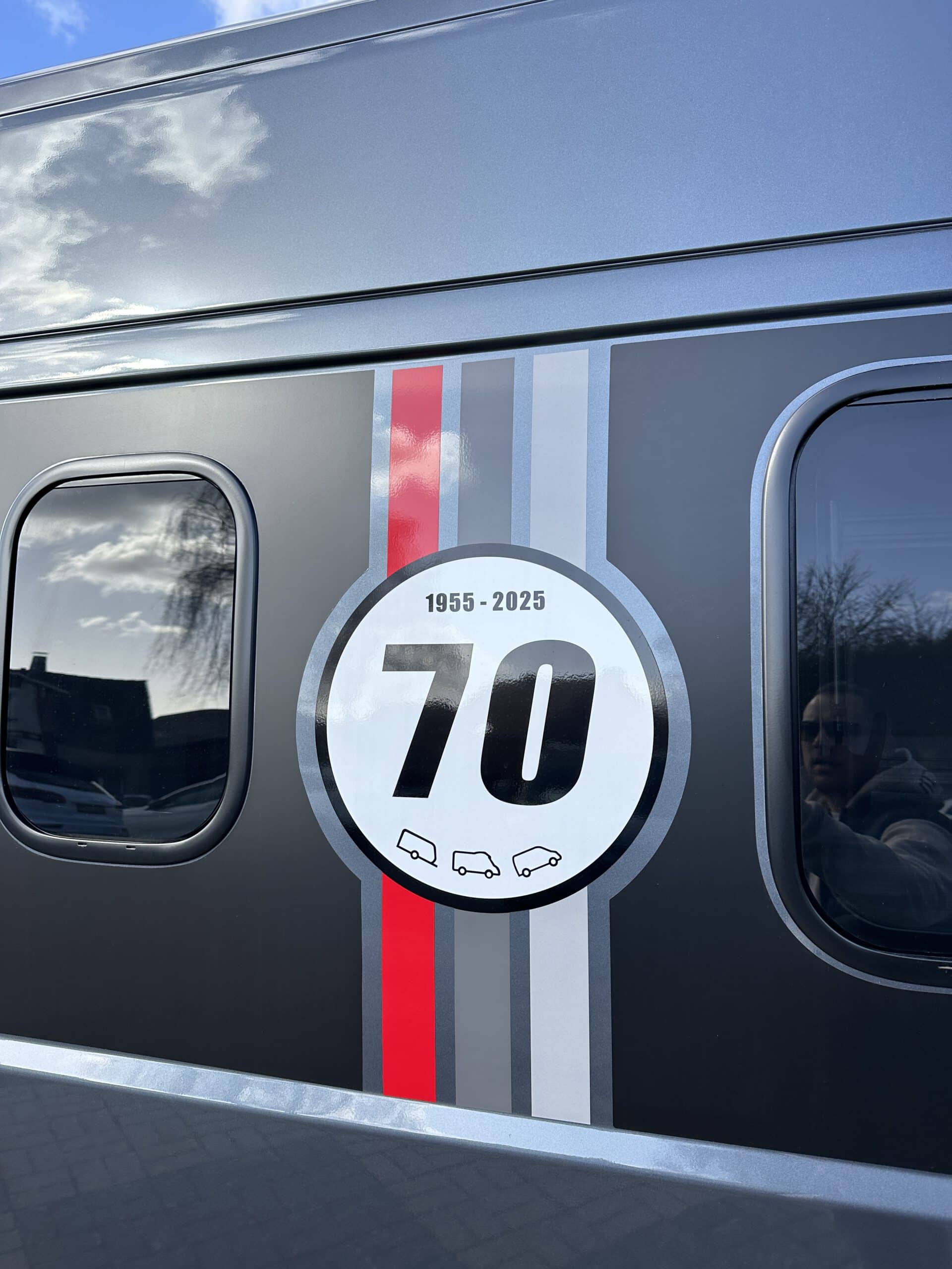 
								LMC INNOVAN 600 Fiat Automatik ACC Irongrey Dusche WC full									